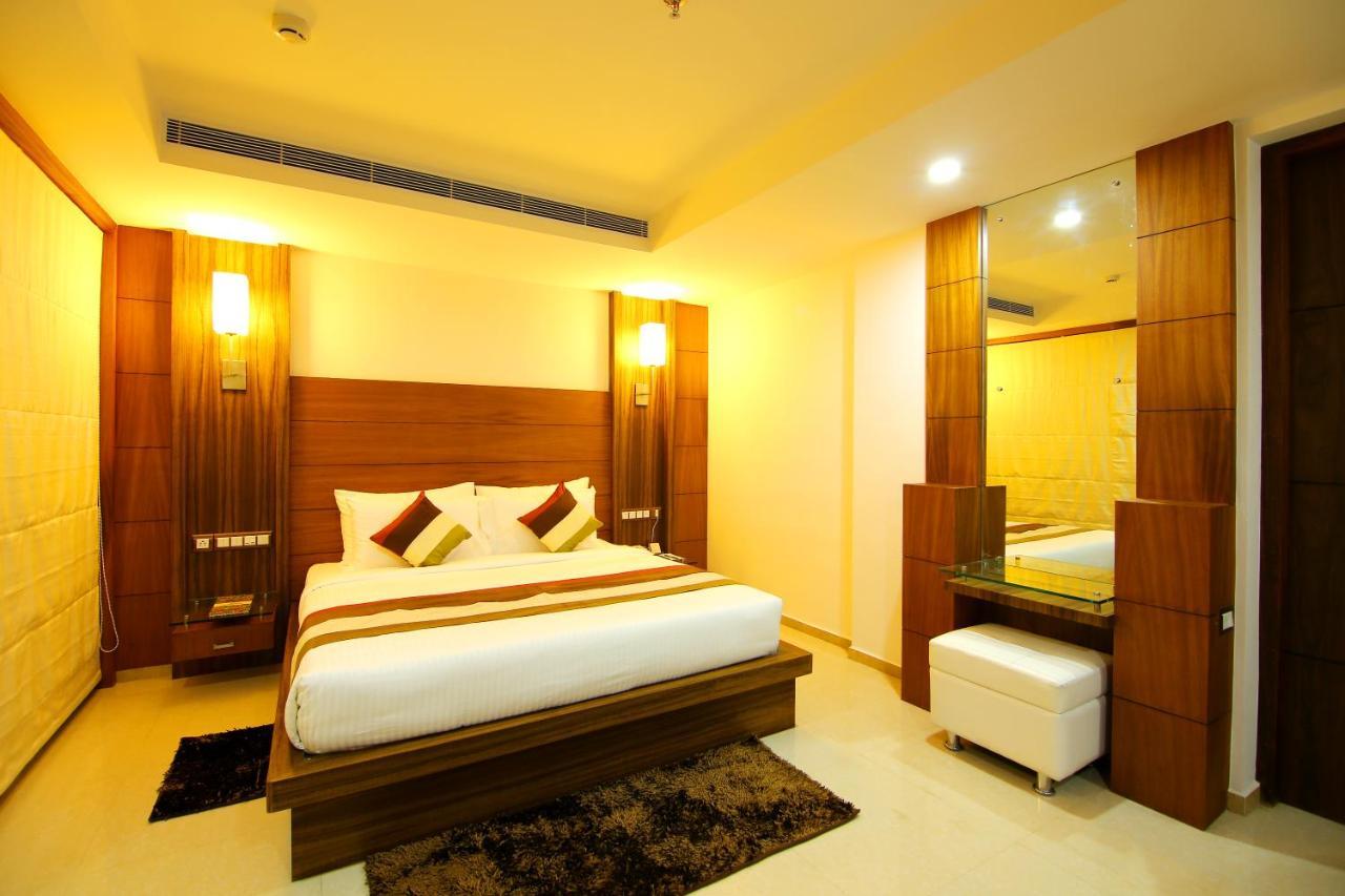 Hotel Hillway Park Kollam Bagian luar foto