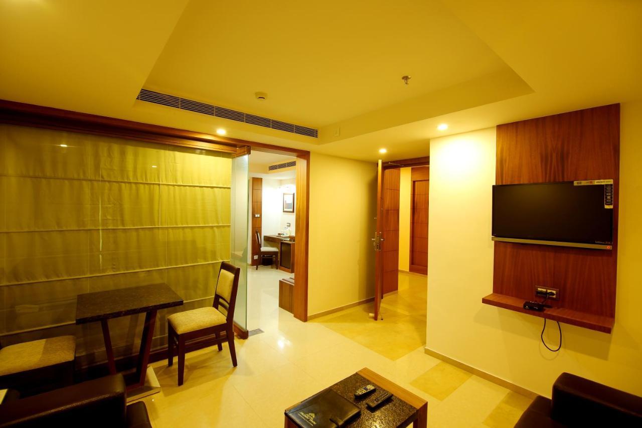 Hotel Hillway Park Kollam Bagian luar foto