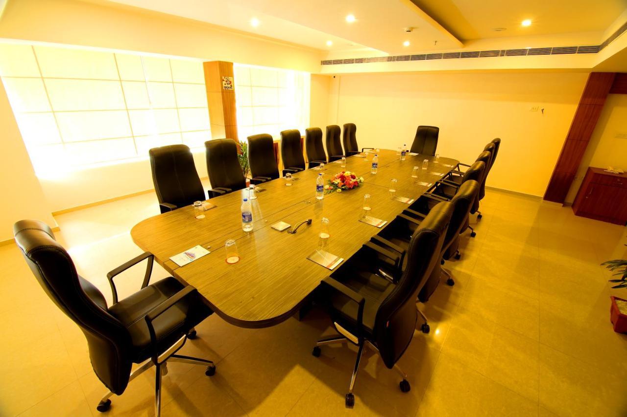 Hotel Hillway Park Kollam Bagian luar foto