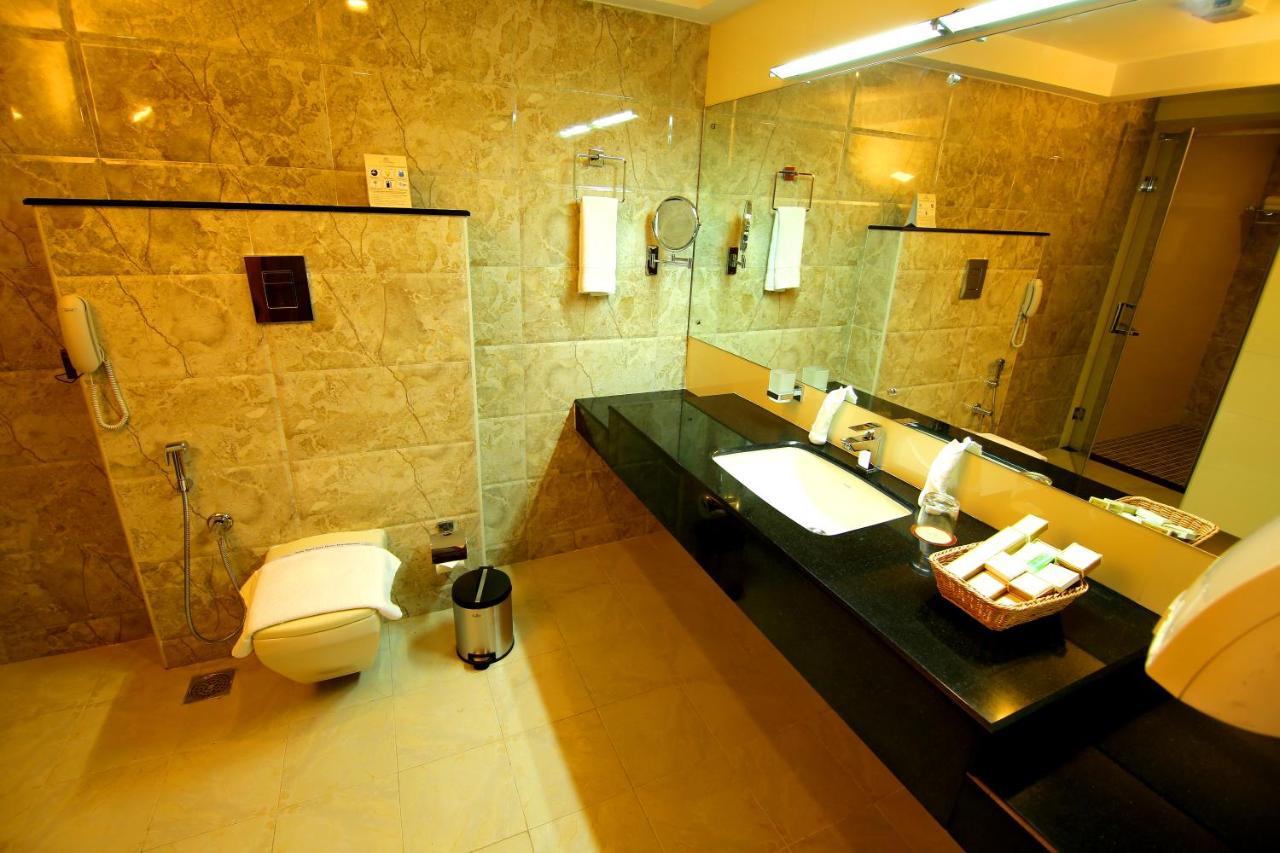 Hotel Hillway Park Kollam Bagian luar foto