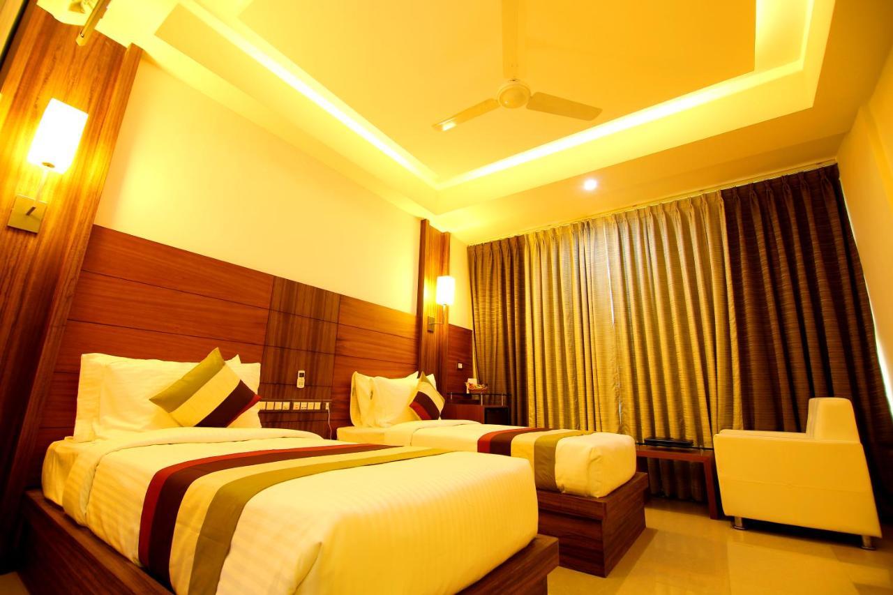 Hotel Hillway Park Kollam Bagian luar foto