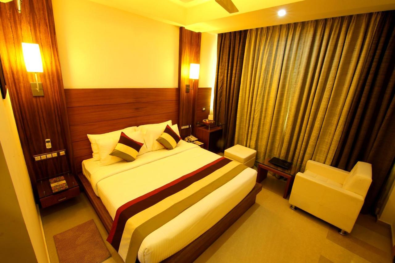 Hotel Hillway Park Kollam Bagian luar foto