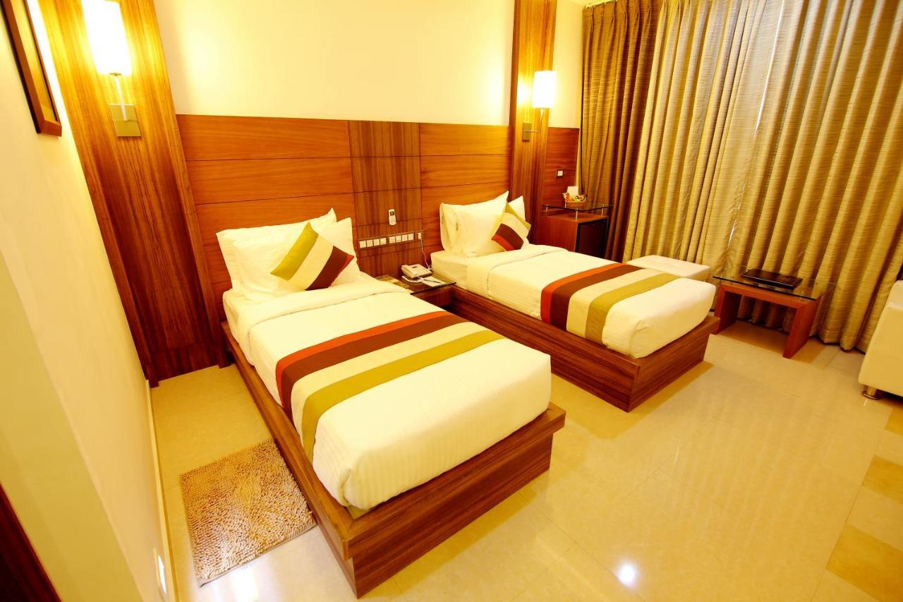 Hotel Hillway Park Kollam Bagian luar foto