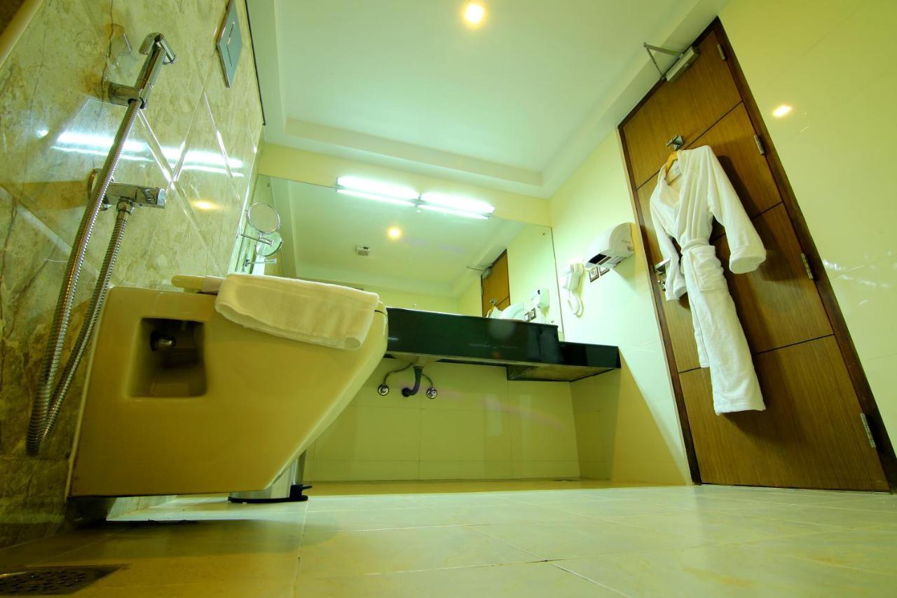 Hotel Hillway Park Kollam Bagian luar foto