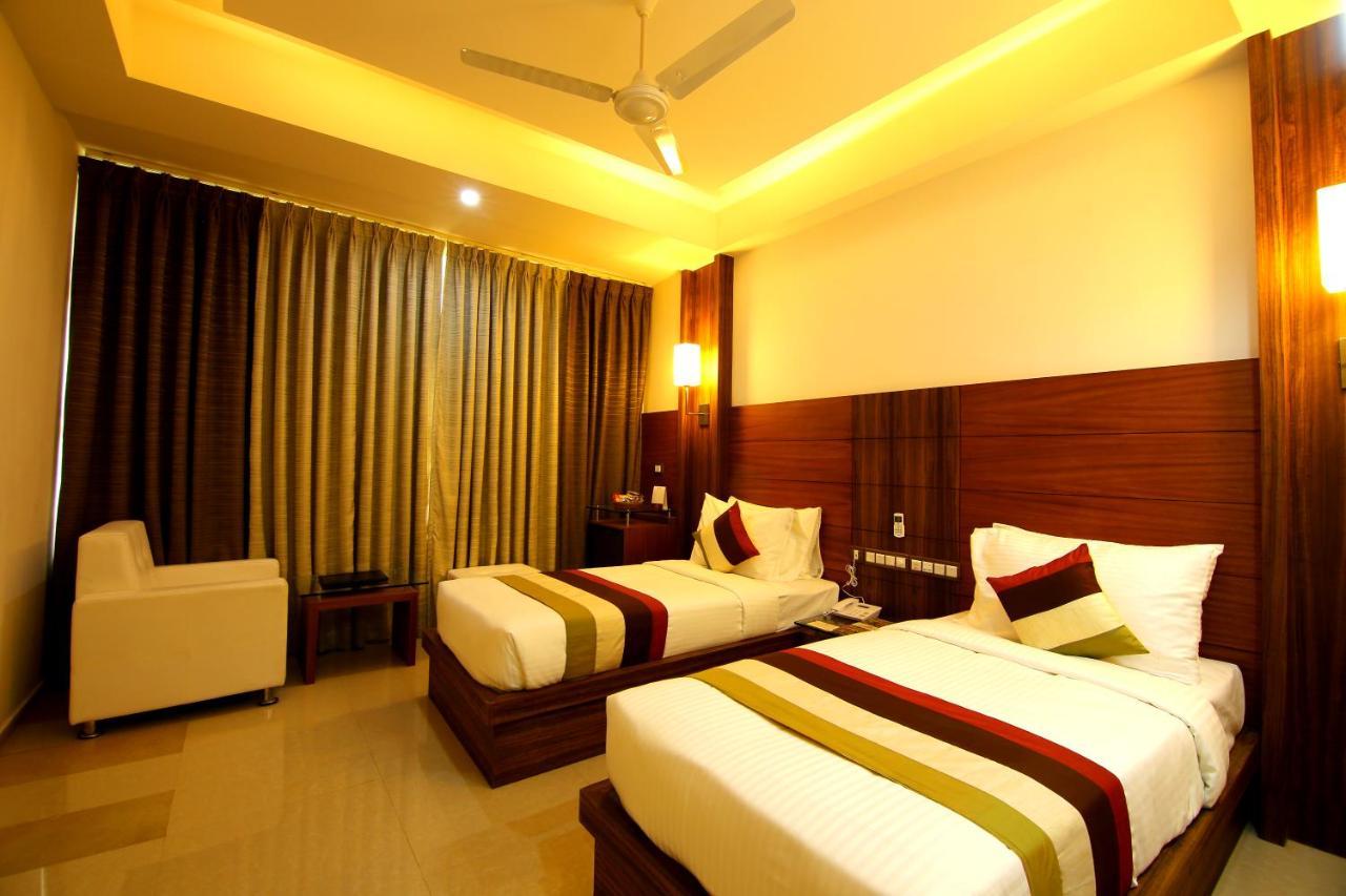 Hotel Hillway Park Kollam Bagian luar foto