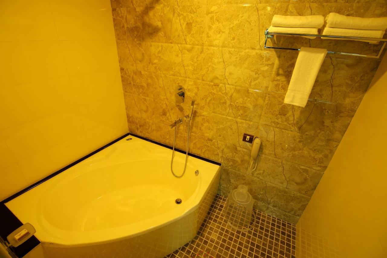 Hotel Hillway Park Kollam Bagian luar foto