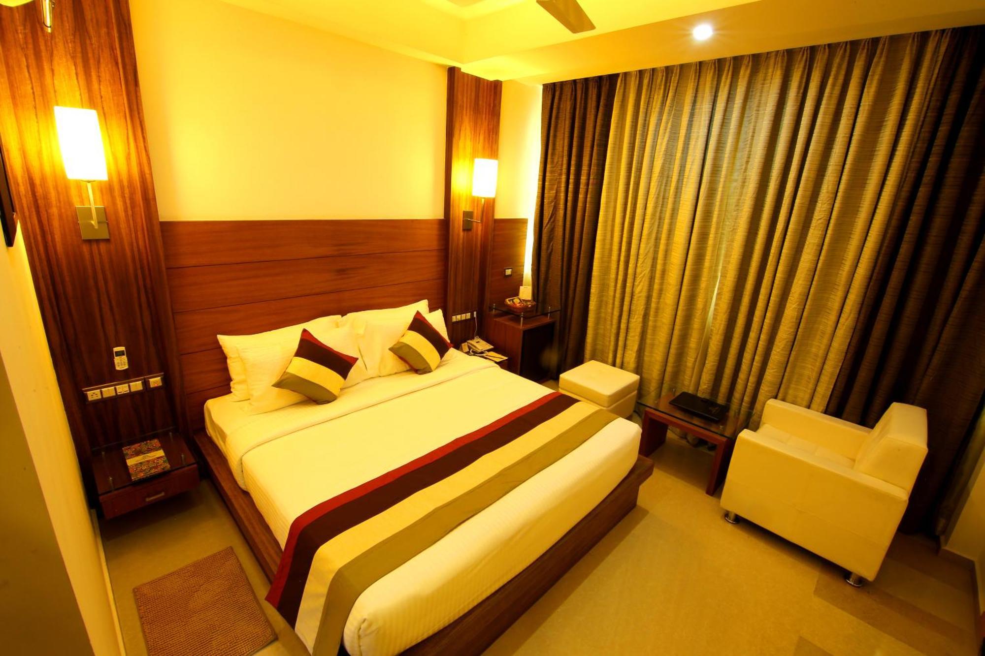 Hotel Hillway Park Kollam Bagian luar foto
